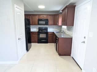 48 Stonewall Ln #B, Waterbury, CT 06705