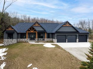 3907 Trappers Bend Ct, Green Bay, WI 54313