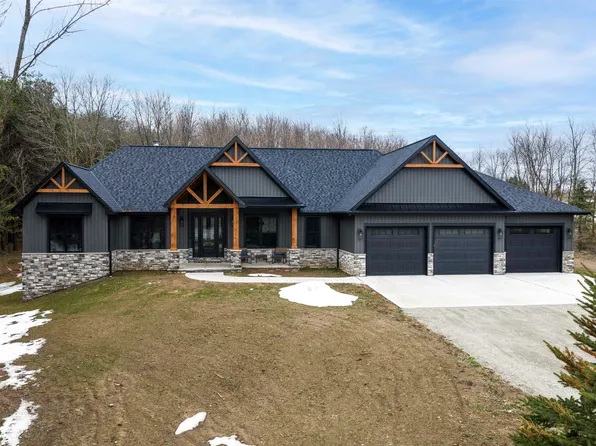 3907 Trappers Bend Ct, Green Bay, WI 54313