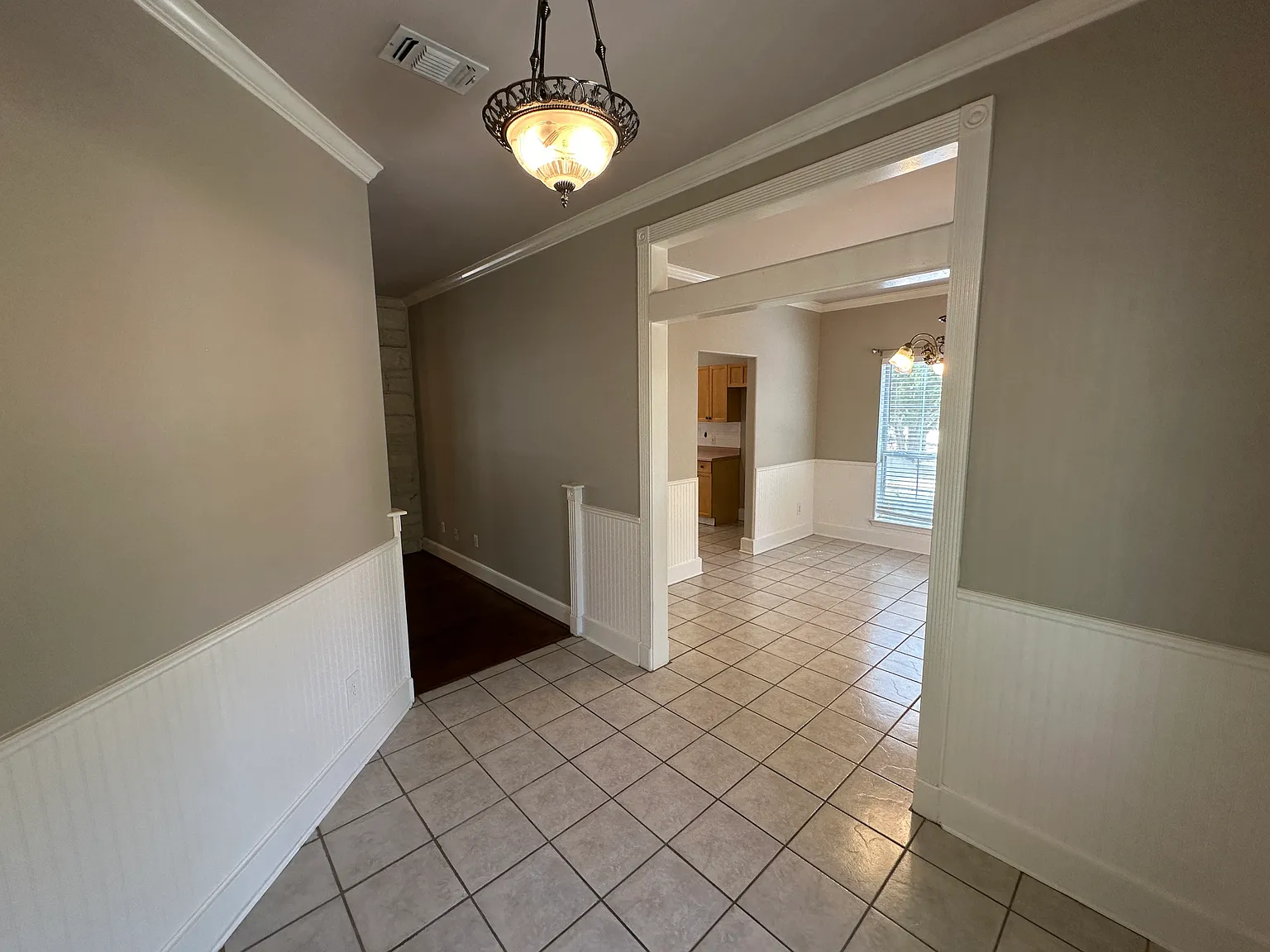 4 bed, 2.5 bath, 2366 sqft, $2,650 — Photo 4