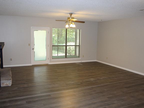 4th image of 735 Egret Bluff Ln