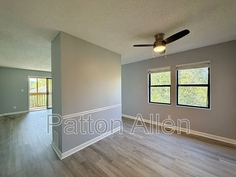 2406 Abbey Cir — Photo 7