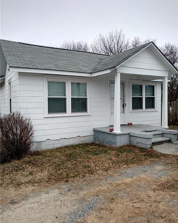 1st image of 104 Penn Pl