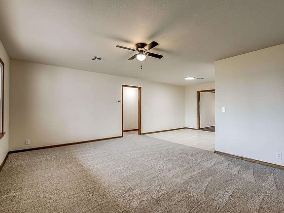 3rd image of 1006 Kaw St