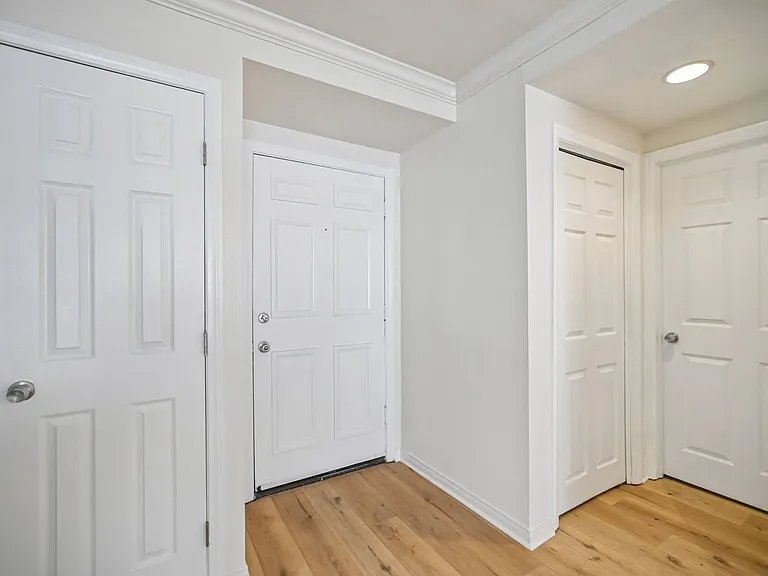 1939 N Tamarind Ave — Photo 10