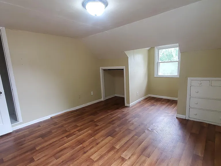 520 Burroughs Ave — Photo 29
