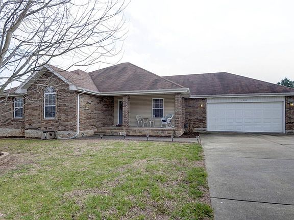 2nd image of 1306 E Primrose Ln