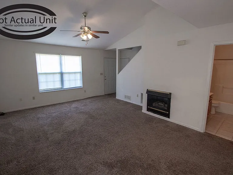 1413-1415 N Frideriki Dr — Photo 17