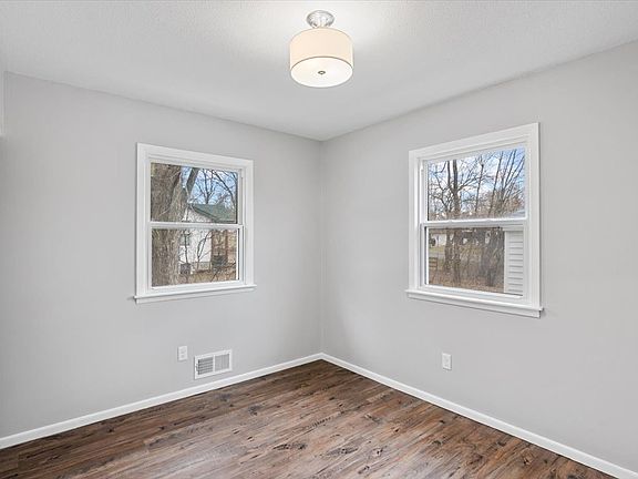 5th image of 2512 Woodlynn Ave E