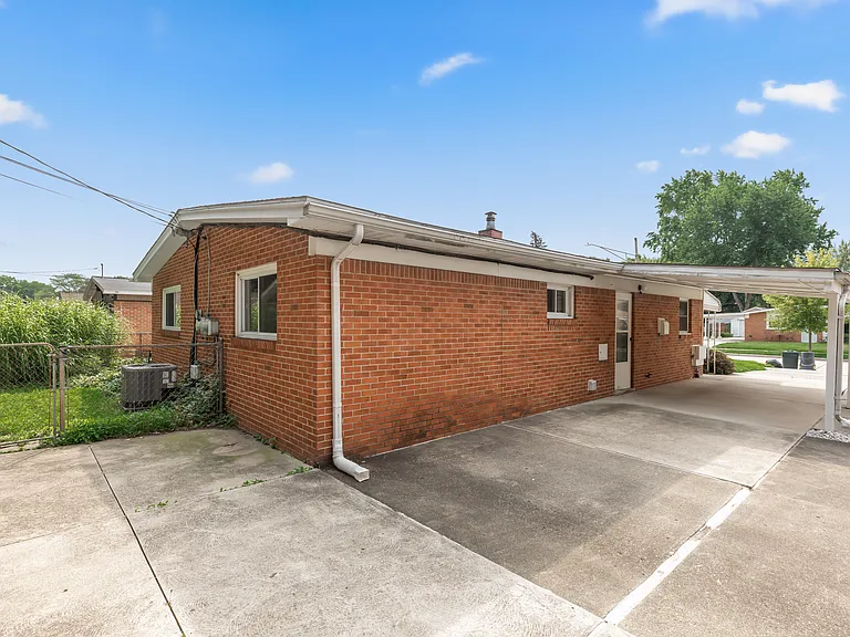 1333 Moulin Ave — Photo 18