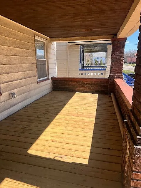 Front Patio - 6th Ave