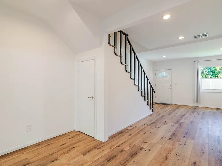 15243 Valleyheart Dr N #1 — Photo 8