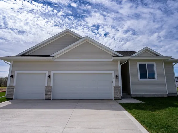 707 Fountain View Dr, Pella, IA 50219