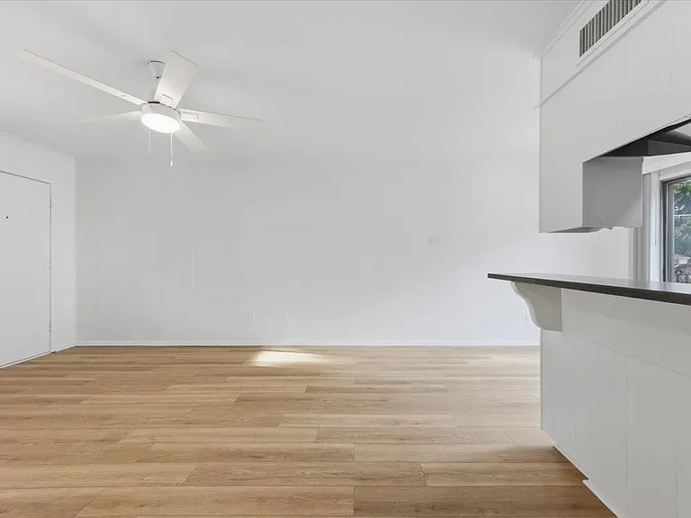 133 N Bailey Ave — Photo 16