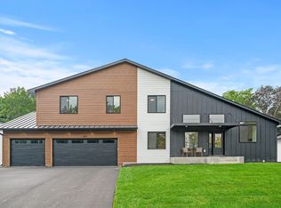 690 Inca Ln, New Brighton, MN 55112