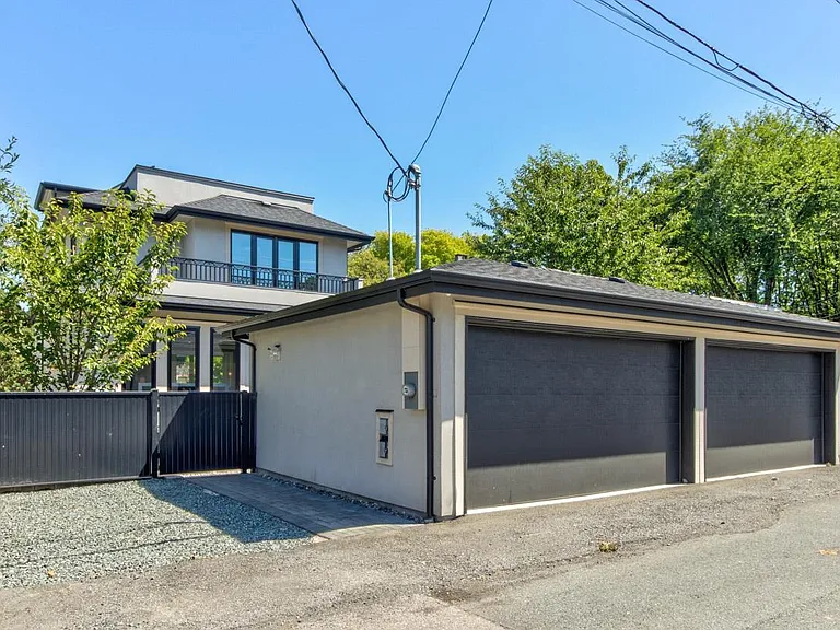 3955 Blenheim St — Photo 40
