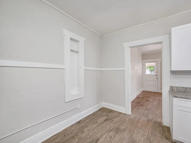310 E Lambright St — Photo 42