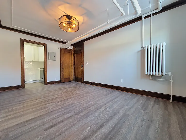 Raymond Apartments — Photo 16