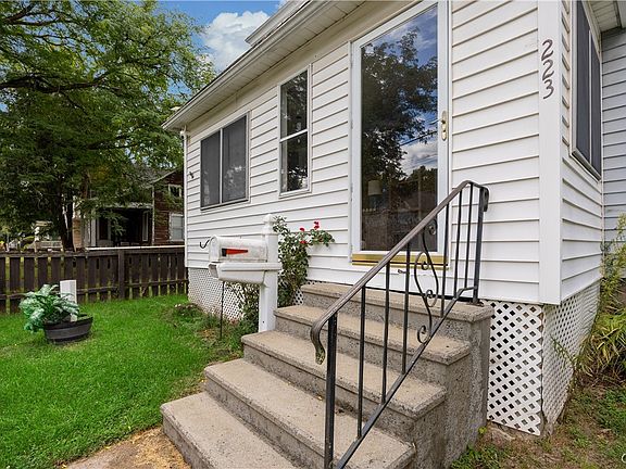 3rd image of 223 E Elm St