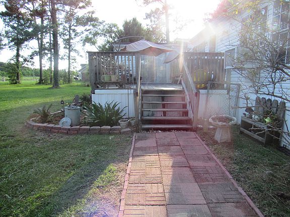 walkway to front patio