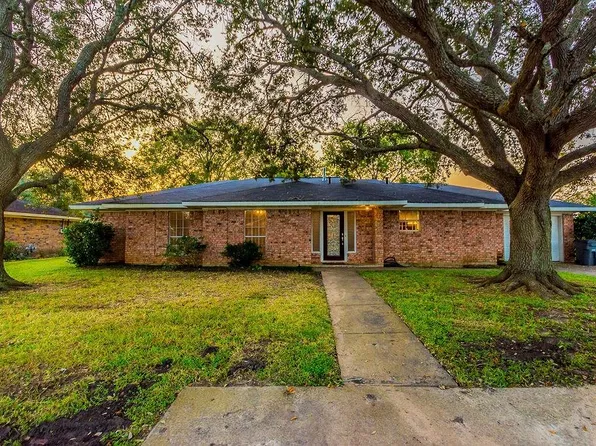 3416 Walnut Dr, Bay City, TX 77414