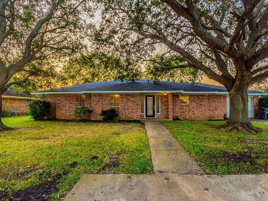 3416 Walnut Dr, Bay City, TX 77414