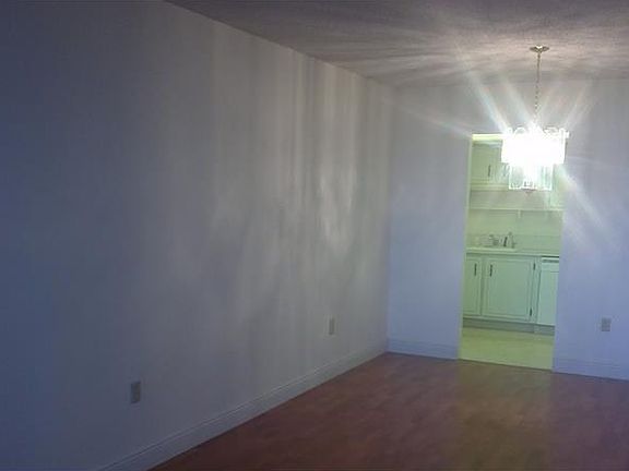 3rd image of 1400 Saint Charles Pl APT 811