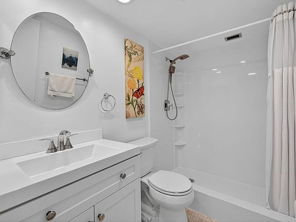 4th image of 3300 N Palm Aire Drive #706