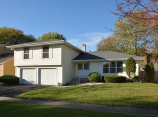 1552 Andover Ave, St Charles, IL 60174