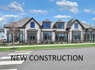 105 Woodridge Ln, Chagrin Falls, OH 44022