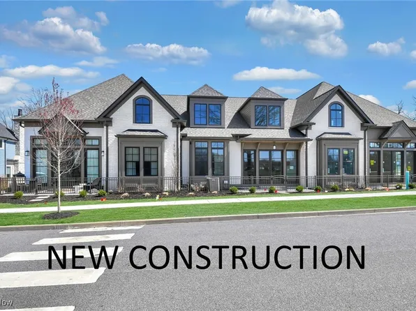 105 Woodridge Ln, Chagrin Falls, OH 44022