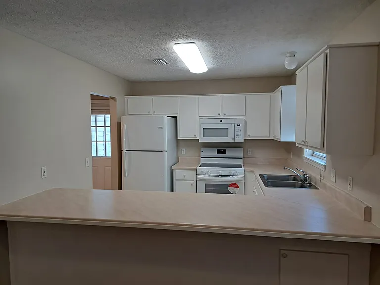 5518 Beach Dr #1 — Photo 4