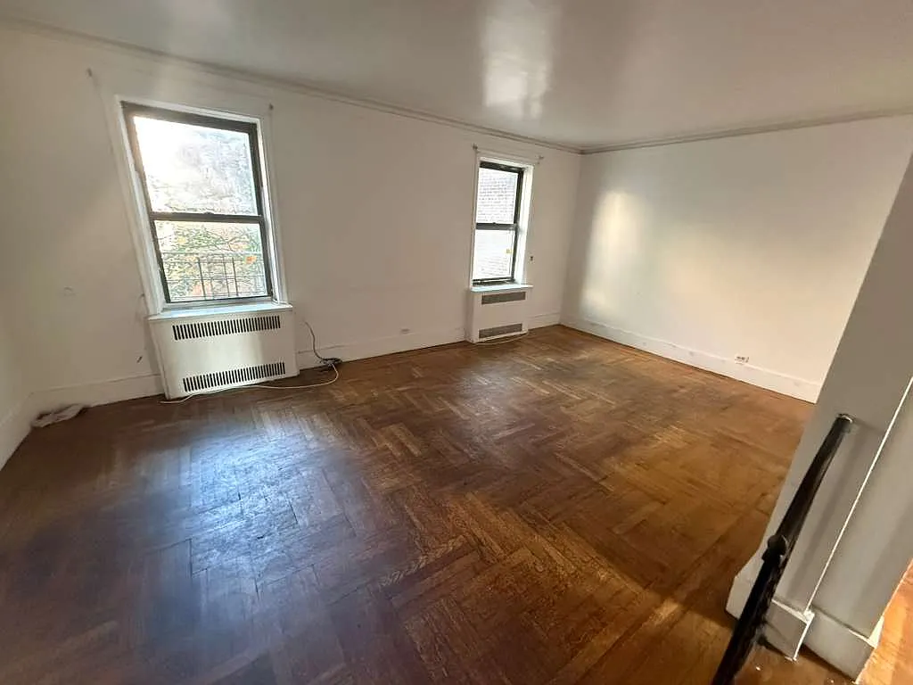 4755 White Plains Rd — Photo 4