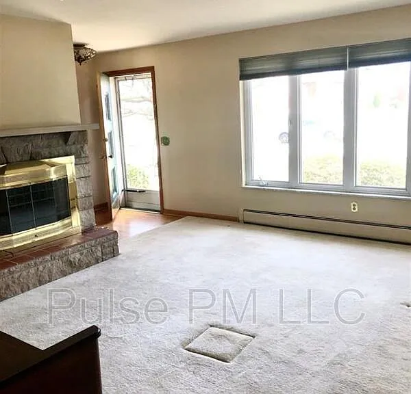 3920 Lloyd Ave — Photo 6