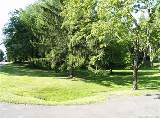 473 Mountain Rd, West Hartford, CT 06107