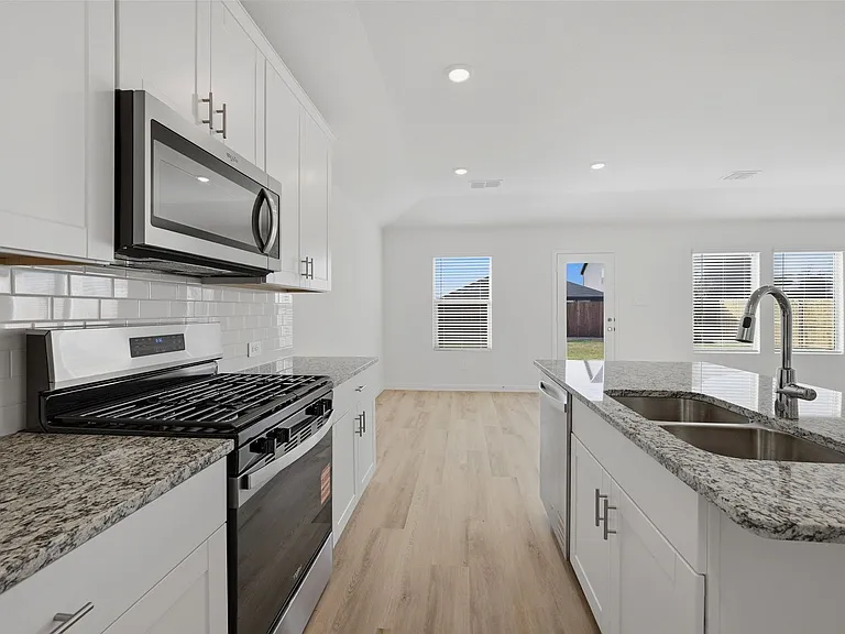 2222 Rannoch St — Photo 13