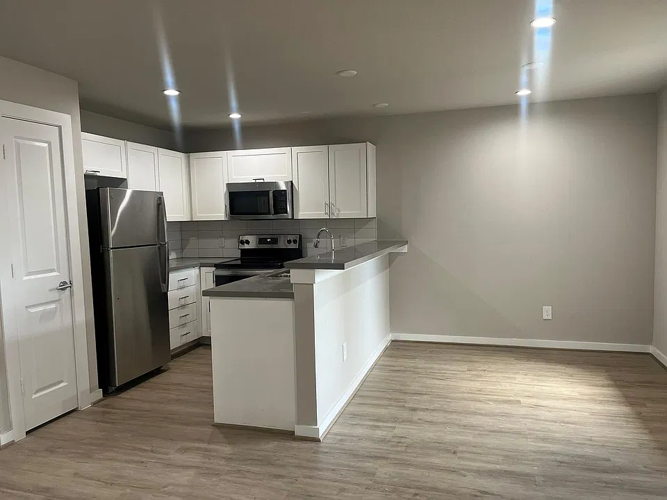645 E 11th 1/2 St #2