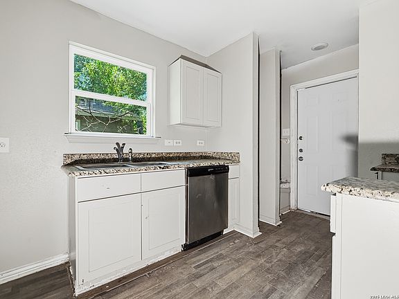 4th image of 3270 MARTIN LUTHER KING DR