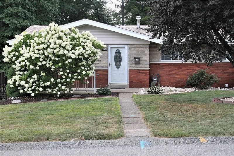 1130 Rosedale Dr photo 1