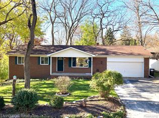 8343 Atlas Dr, Brighton, MI 48116