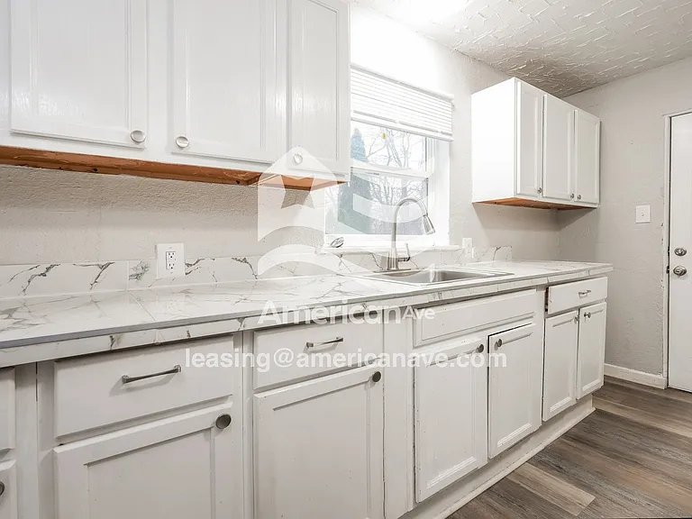 855500_007_kitchen_13684528.jpg