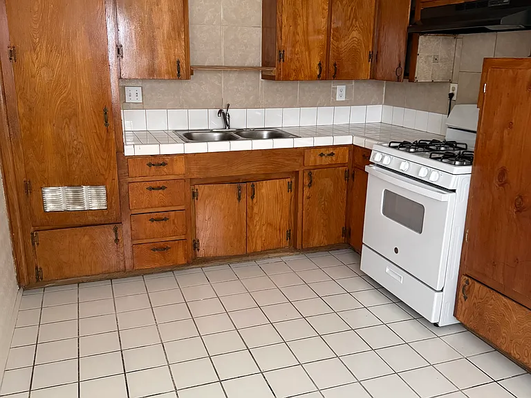 752 S G St #C — Photo 2