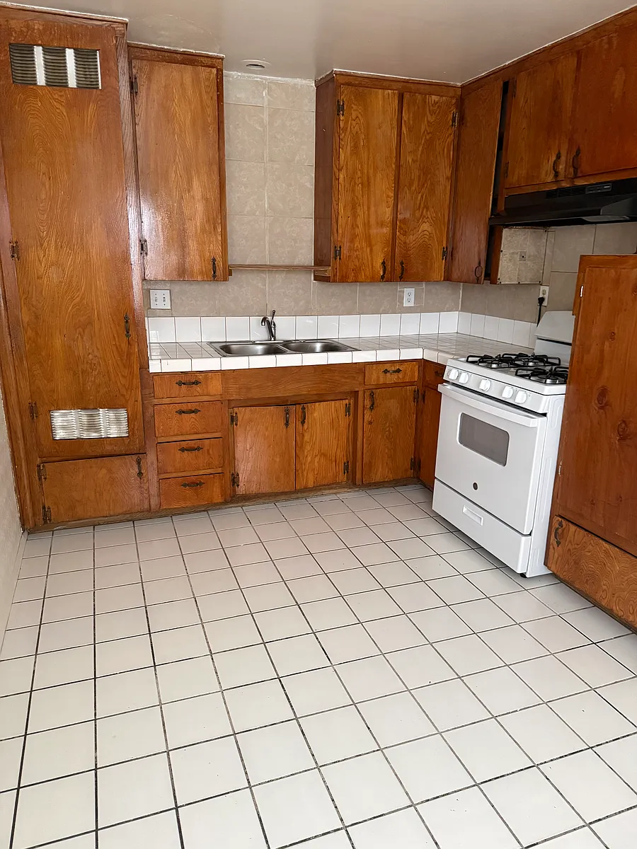 Building Photo - 752 S G St #C