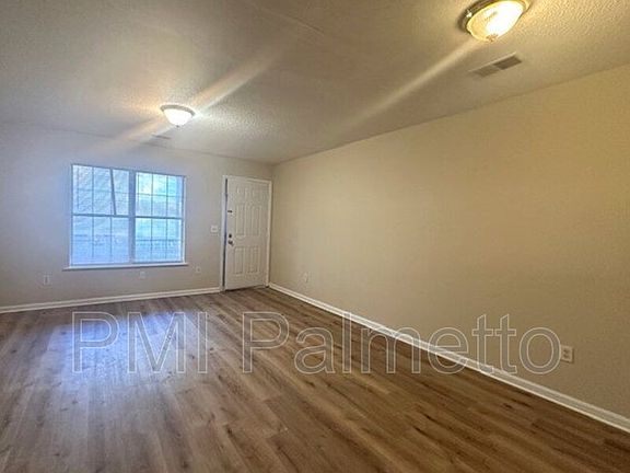 4th image of 131 Country Town Dr