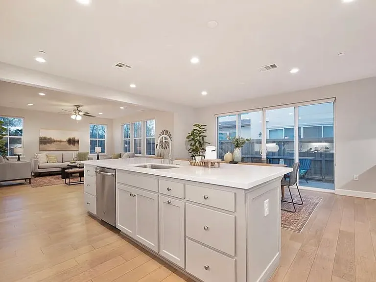 2230 Cannery Loop — Photo 8