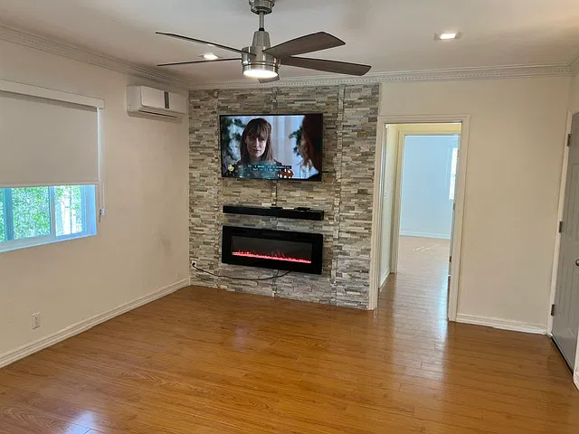 6079 Pickford St — Photo 2