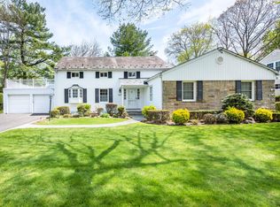 307 Abbey Rd, Manhasset, NY 11030