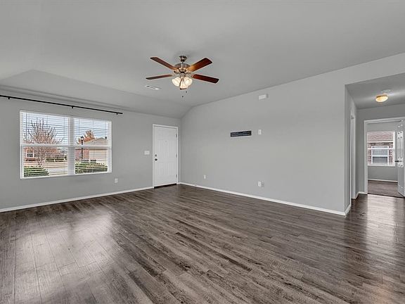 4th image of 7931 Bridgegate Ave