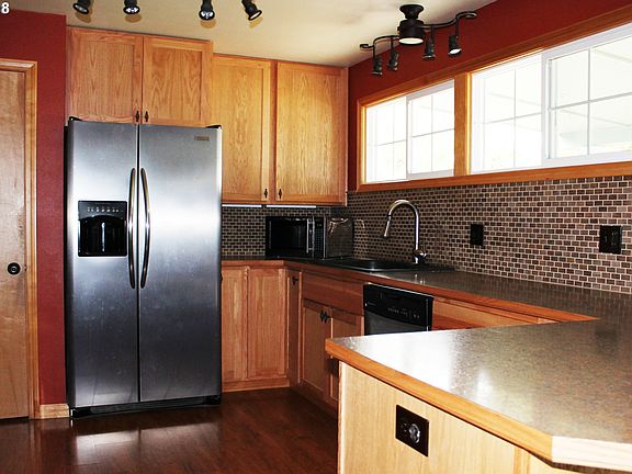 5th image of 3289 River Park Dr