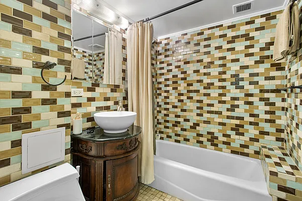 Rented by Douglas Elliman | media 16